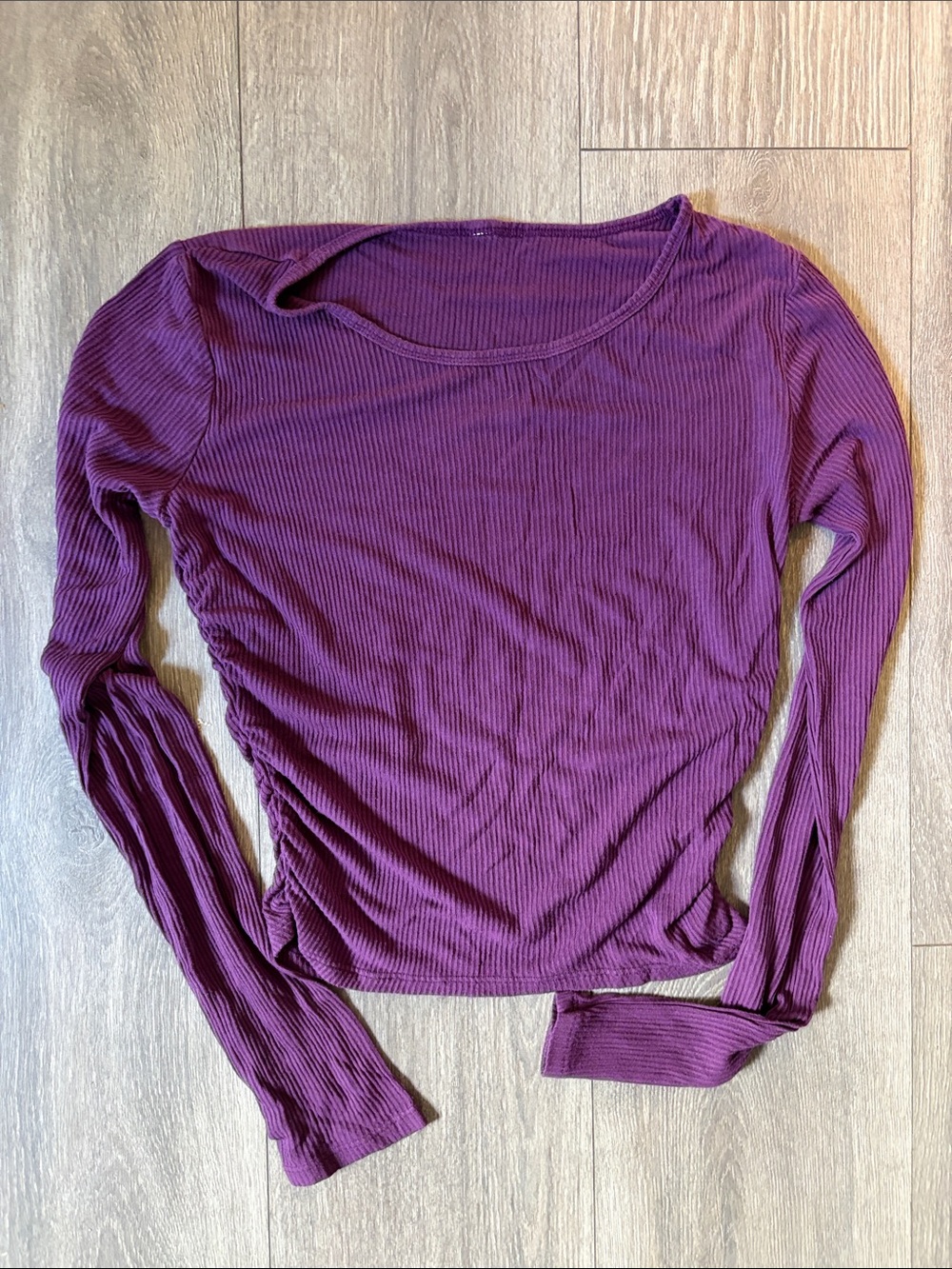 ALO Yoga gather Ribbed Long-Sleeve Top in Plum M - Picture 2 of 3